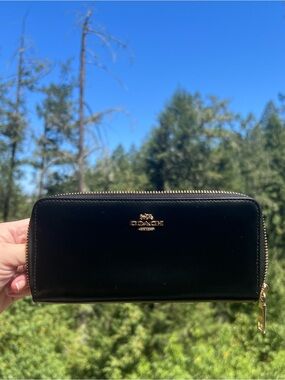 COACH Long Zip-Around Wallet Smooth Black Leather with Gold Hardware AUTHENTIC